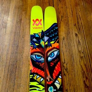 Völkl Revolt 121 177cm skied once, before he turned pro with ON3P.